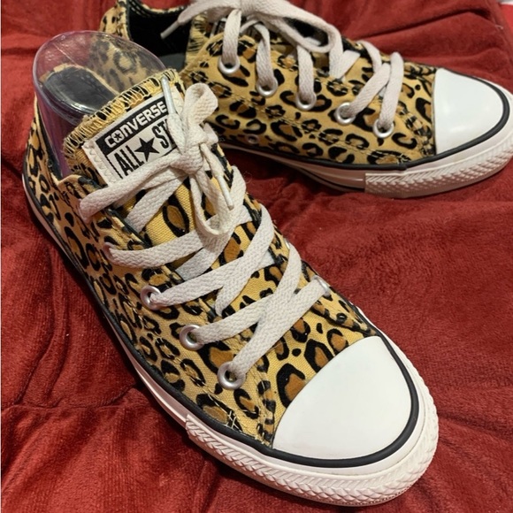 Sneakers - Picture 7 of 8